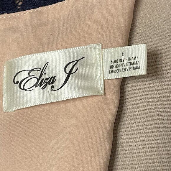 Eliza J Navy Blue Lace with Nude Underlay Ruched Side Sleeveless Dress, Size 6 - Picture 6 of 7